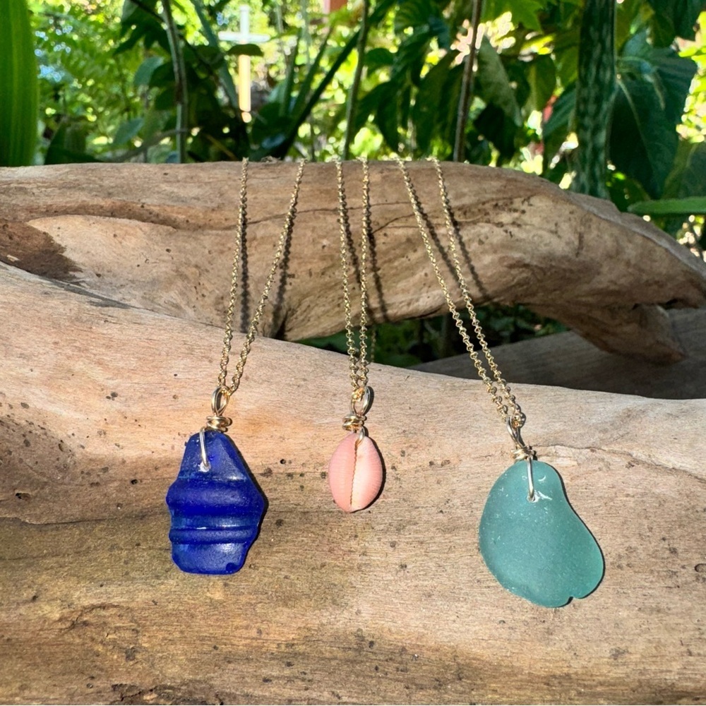 Handmade 14 k Gold with Pink cowrie coffee bean trivia Shell Pendant Necklace - Picture 4 of 4